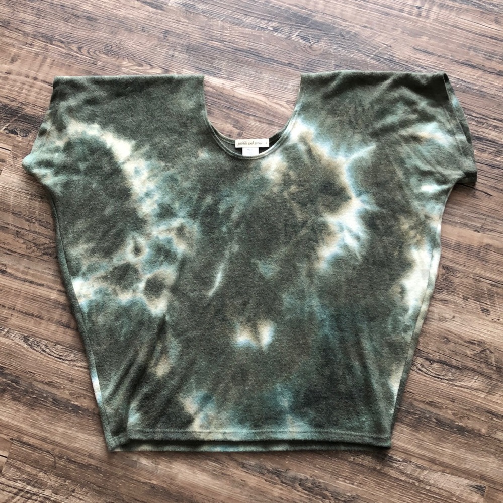 Pebble and Stone loose fit short sleeve top